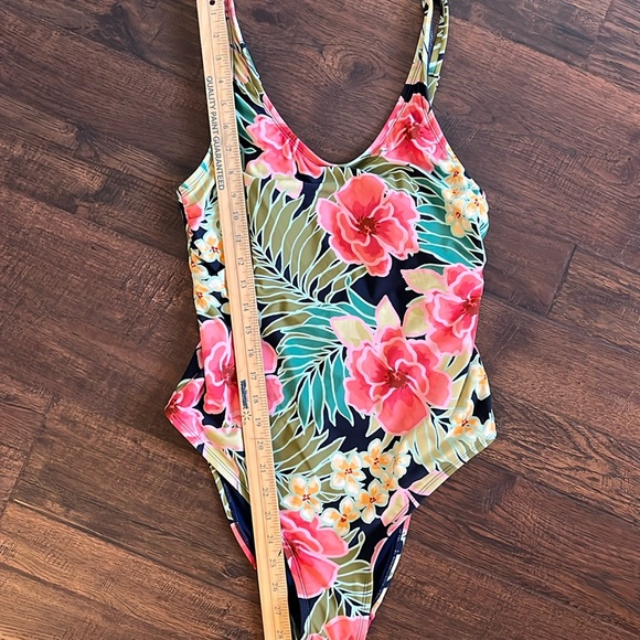 Hurley Ladies’ Swimsuit 1-Piece Pink Floral, UPF 50+ Adjustable Straps, Size M - Picture 10 of 14